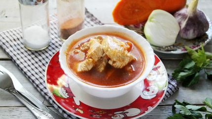 Гуляш из курицы с подливкой