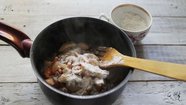 гуляш из курицы с подливкой