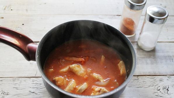 гуляш из курицы с подливкой