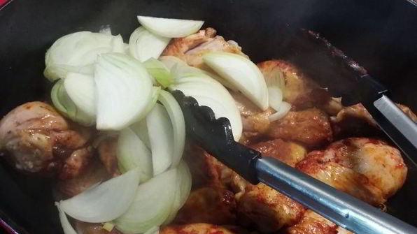 гуляш из курицы со свежей капустой