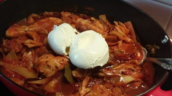 гуляш из курицы со свежей капустой