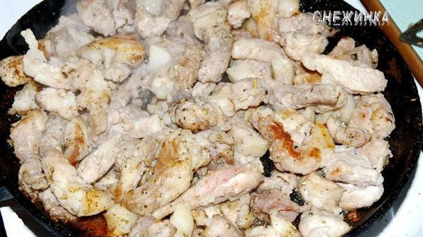 гуляш из свинины с красным вином