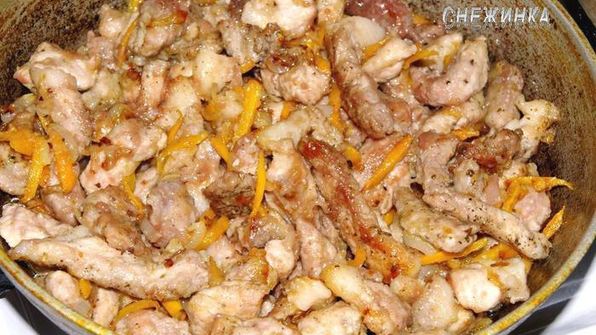 гуляш из свинины с красным вином