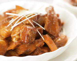 Гуляш из свинины с томатом