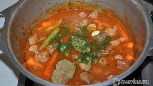 гуляш из свинины с вином