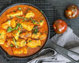 Гуляш из свиной лопатки с помидорами и зеленой фасолью