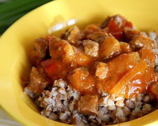 Гуляш из телятины с подливкой