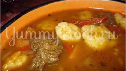 Гуляш на вине, с картофелем и чипетками