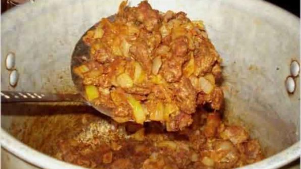 гуляш на вине, с картофелем и чипетками