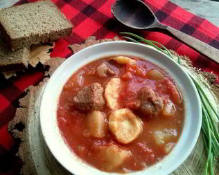 Гуляш по-венгерски с клецками