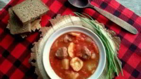 гуляш по-венгерски с клецками