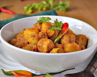 Гуляш соевый с помидорами