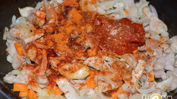 картофельные клецки с гуляшом из свинины