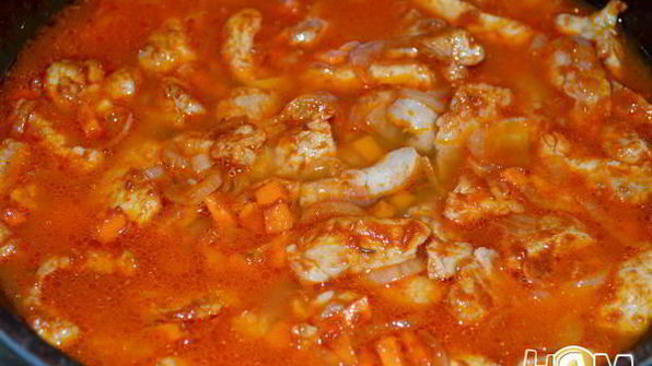 картофельные клецки с гуляшом из свинины