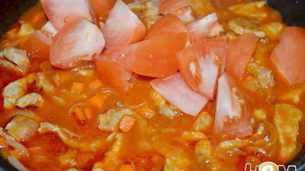 картофельные клецки с гуляшом из свинины