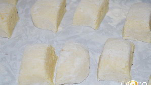 картофельные клецки с гуляшом из свинины