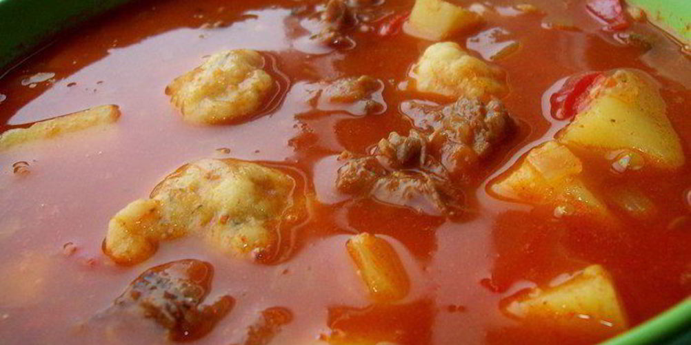 Рецепт супа-гуляша с чесночными клецками