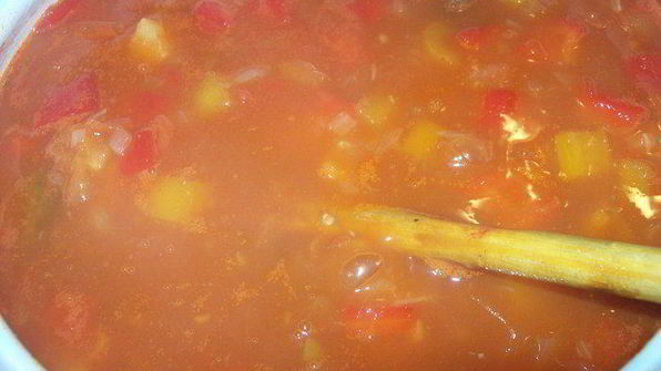 суп-гуляш с чесночными клецками