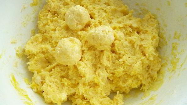 суп-гуляш с сырными клецками