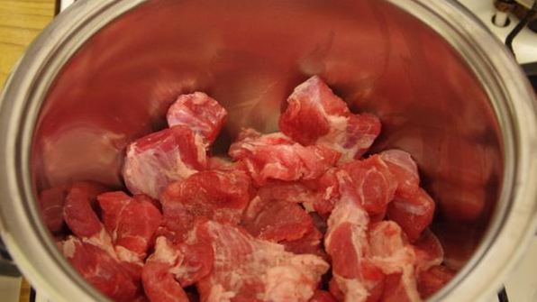 томленый в сельдерее гуляш с булгуром