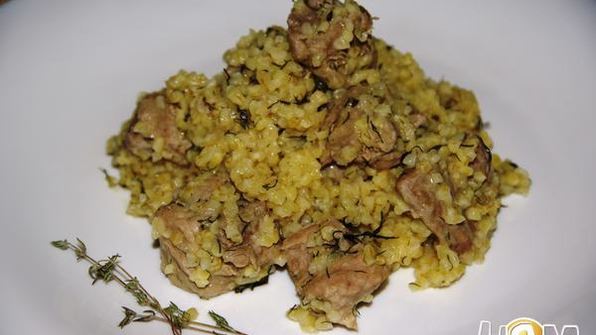 томленый в сельдерее гуляш с булгуром