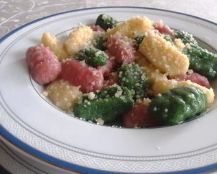 Итальянские трехцветные ньокки — картофельные клецки