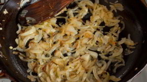 картофельное пюре с карамелизированным луком