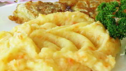 Картофельное пюре с морковью и сыром пармезан