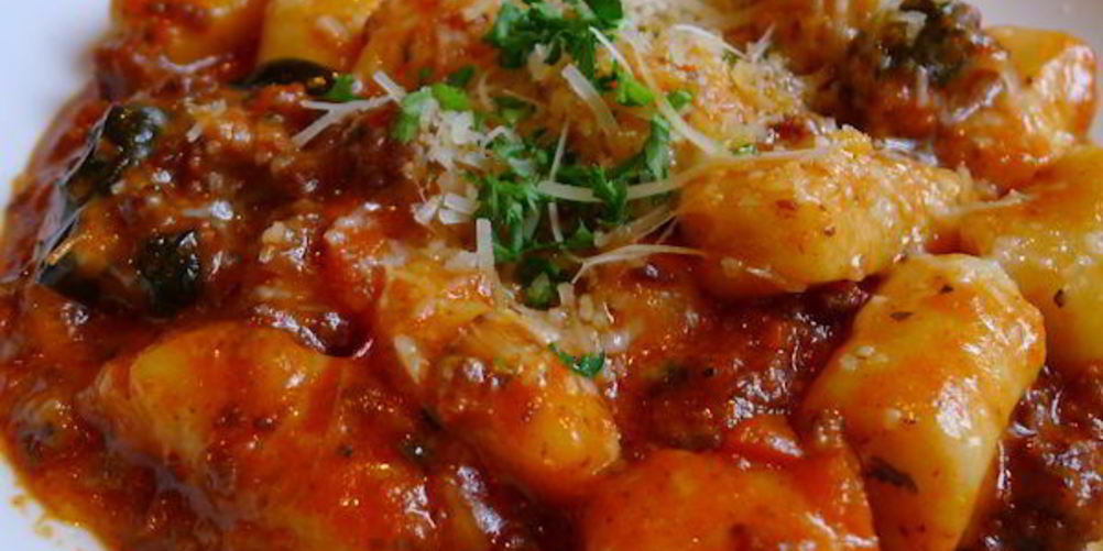 Рецепт картофельных клецек с томатным соусом