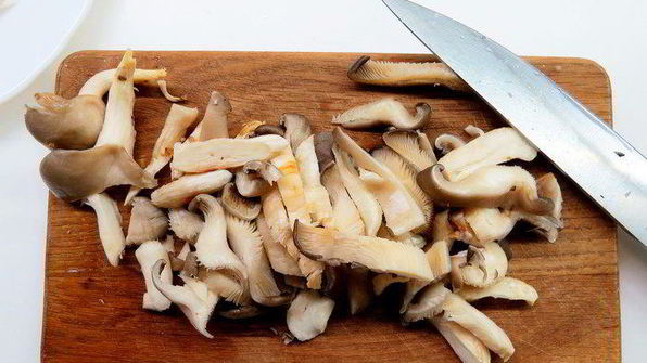 китайская рисовая лапша с имбирной рыбой