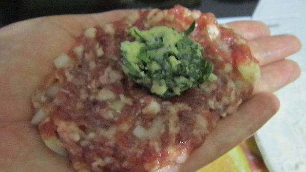 котлеты с начинкой из сыра и зелени