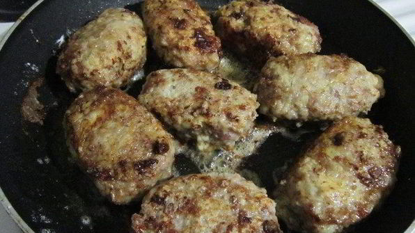 котлеты с начинкой из сыра и зелени