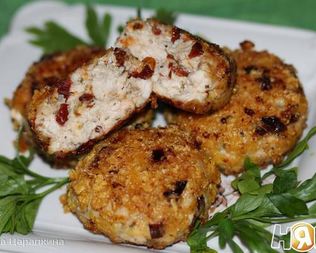 Куриные котлетки с вялеными томатами