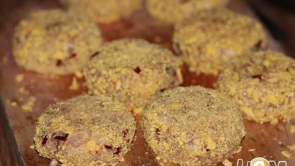 куриные котлетки с вялеными томатами