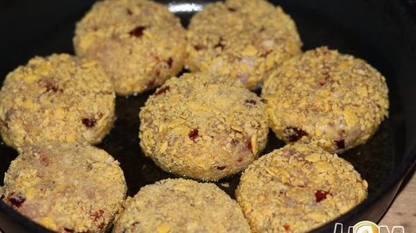 куриные котлетки с вялеными томатами