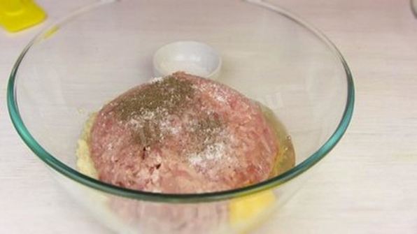 куриные котлеты с яйцом и зеленью