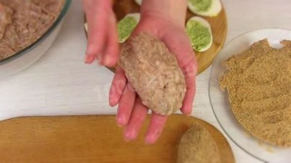 куриные котлеты с яйцом и зеленью