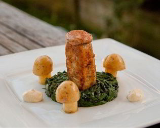 Пожарские котлеты с фуа-гра, сметанным соусом и грибами из картофеля