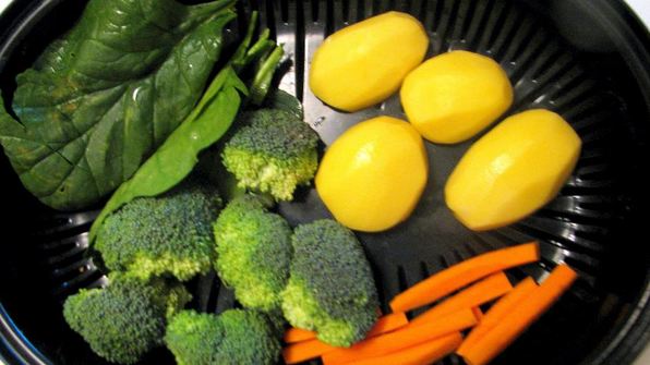 рыбные котлеты с овощами на пару