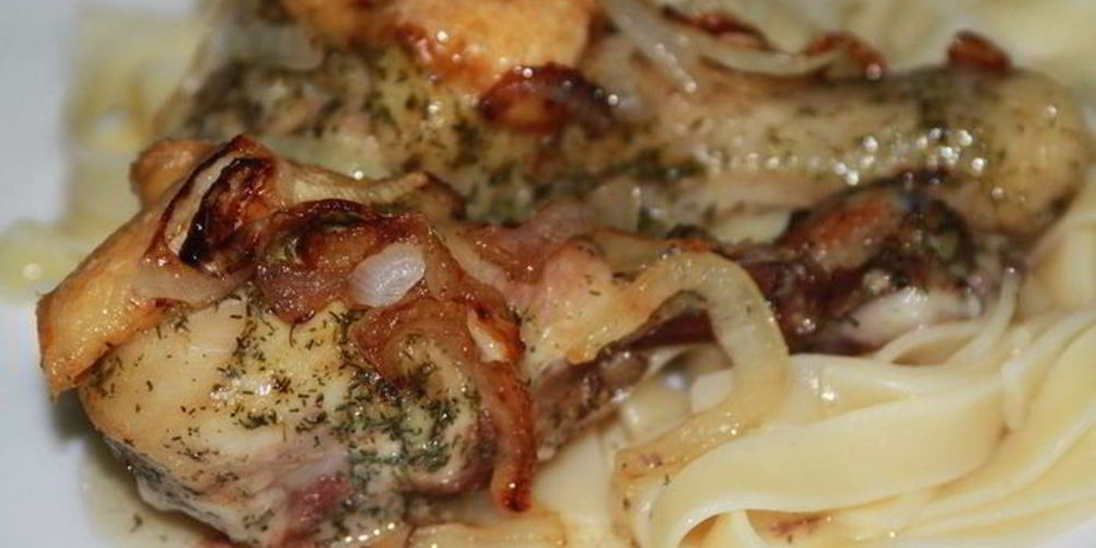 Рецепт куриных ножек под сырными чипсами с пастой тальятелле