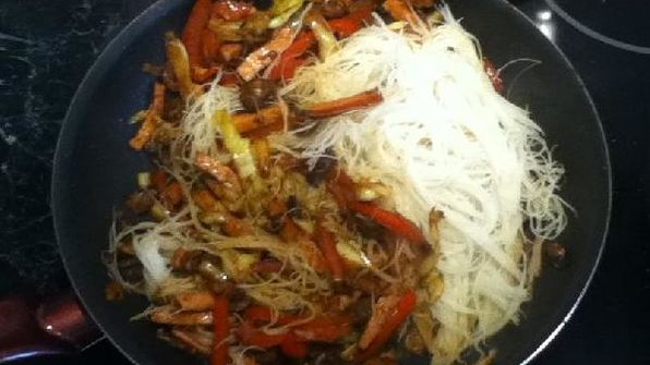 лапша по-сингапурски