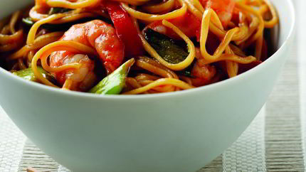 Лапша с креветками и овощами