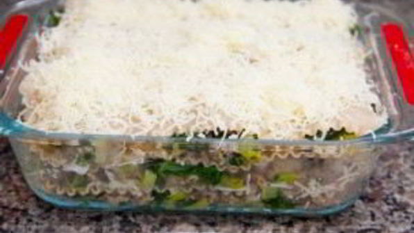 лазанья с курицей и овощами