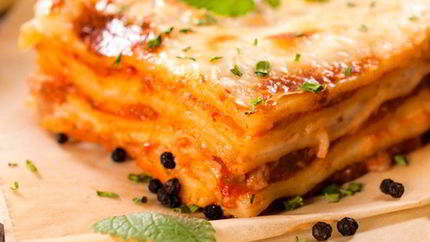 Лазанья с курицей и травами