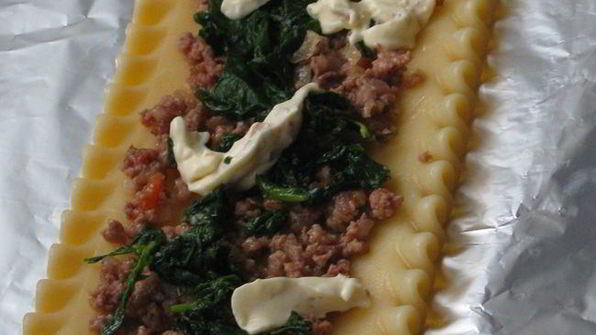 лазанья в рулетиках