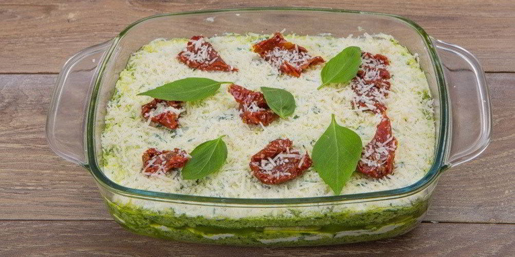 Рецепт овощной лазанья из цукини с рикоттой и соусом песто
