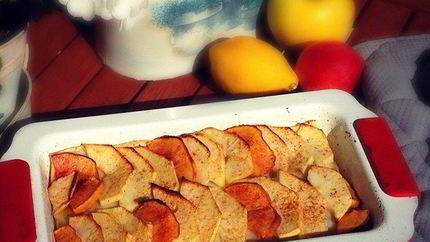 Сладкая лазанья с яблоками, некторинами, грецкими орехами и курагой