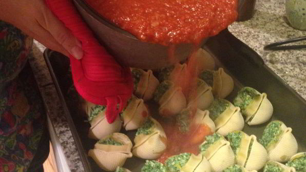 фаршированная паста lumaconi по-итальянски