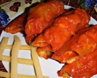 Каннеллони под томатным соусом