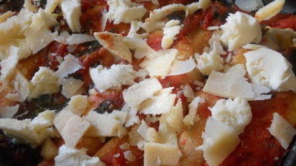 каннелони из блинчиков с грибами, беконом и кедровыми орешками